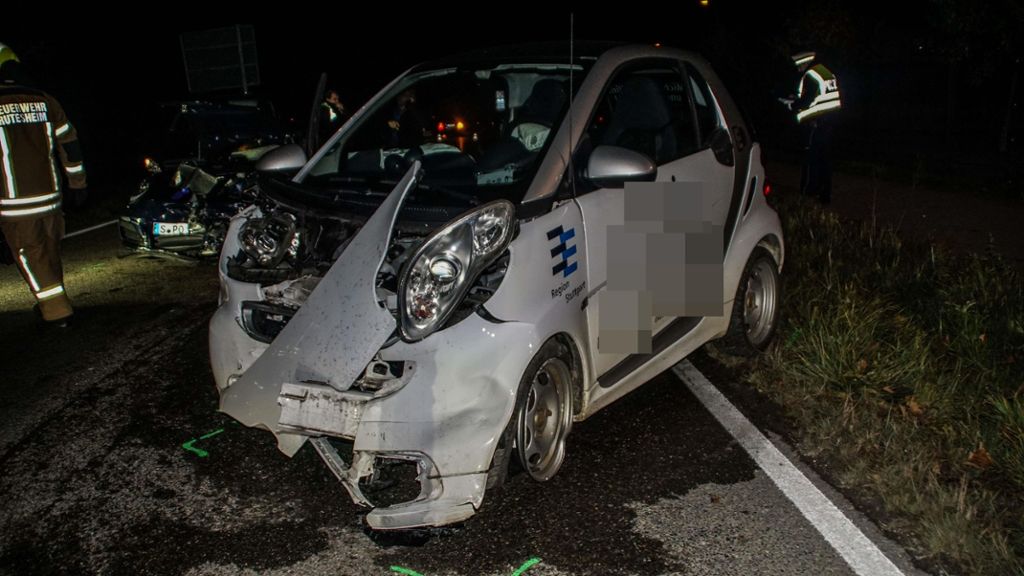 Beide Fahrer werden leicht verletzt, der Schaden liegt bei rund 55 000 Euro.