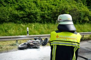Mann stirbt bei Motorradunfall auf der A 8 bei Kirchheim