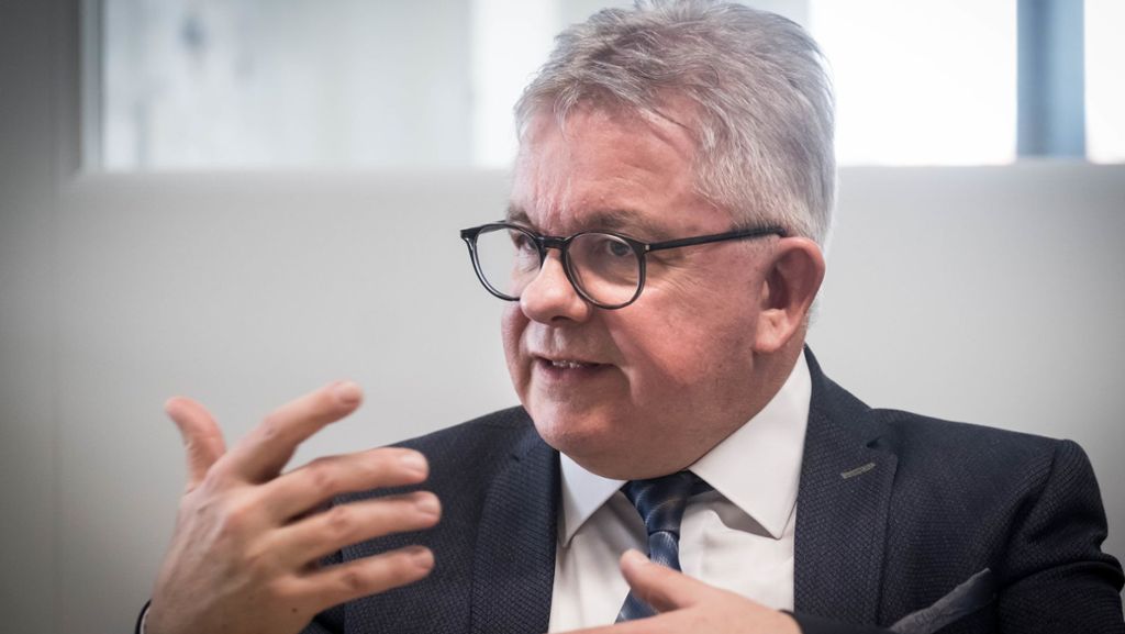 Urteil zum Kopftuchverbot: Minister Wolf begrüßt Entscheidung aus Karlsruhe