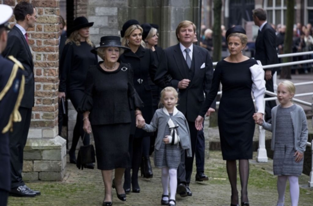 Die königliche Familie der Niederlande in Delft: Hier wurde mit einem Gottesdienst dem verstorbenen Prinzen Friso gedacht.