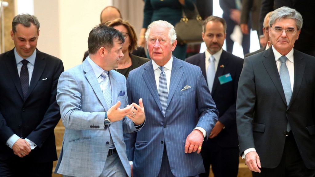  Prinz Charles und Camilla sind auf ihrer Deutschland-Reise in Bayern angekommen. Ministerpräsident Markus Söder nahm die Royals in Empfang. Thema war unter anderem auch der Brexit. 