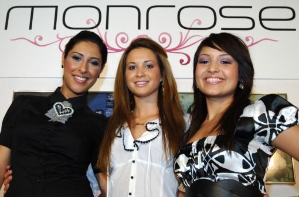 Mandy Capristo (Mitte), vermutlich die neue Freundin von Nationalspieler Mesut Özil, bildete früher mit Senna Guemmour und Bahar Kizil die Musikgruppe "Monrose".