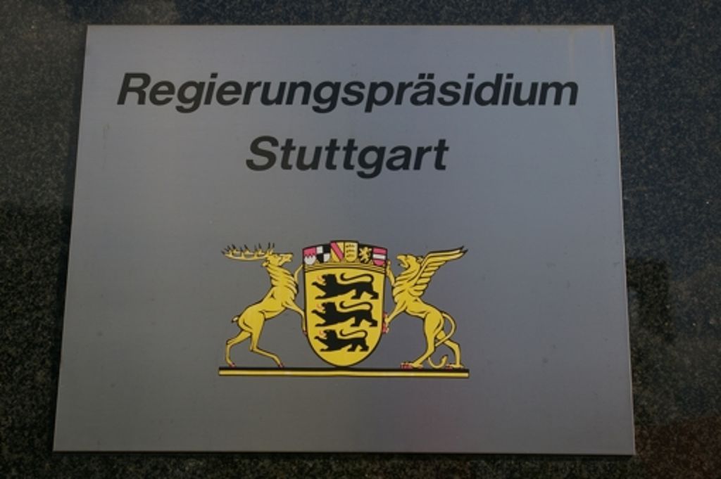 1991 Nach Stationen im Landratsamt Ludwigsburg und im Regierungspräsidium Stuttgart, wechselt er 1991 in das Landeswirtschaftsministerium. Dort arbeitet er für den CDU-Minister Hermann Schaufler.