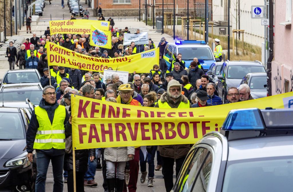 2. Februar: Auch in Ludwigsburg wird gegen drohende Dieselfahrverbote demonstriert. Organisator ist Dieter Seipler, ehemaliger Geschäftsführer des Unternehmens Mann und Hummel.