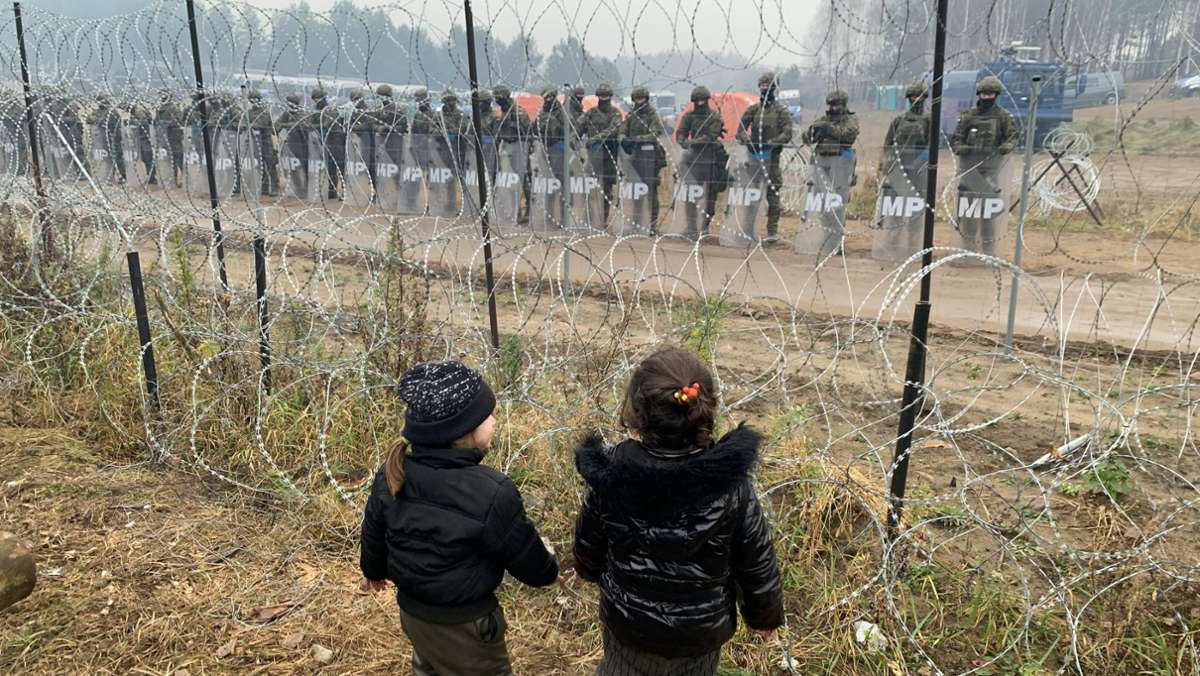  Die Außenminister der Union nehmen jene ins Visier, die für das Schleusen von Migranten nach Minsk verantwortlich sind. Die Machthaber zeigen sich plötzlich zur Kooperation bereit. 