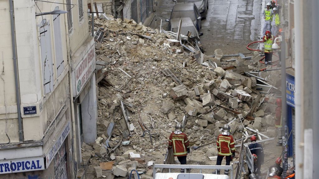  In den Ruinen der eingestürzten Häuser in Marseille machen die Rettungskräfte einen grausigen Fund nach dem anderen. Und noch immer werden Menschen vermisst. 