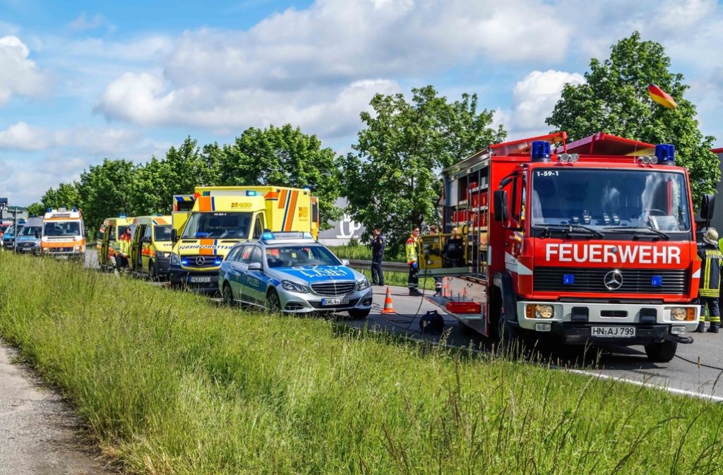 Am Freitagmorgen hat sich in Obersulm bei Heilbronn ein schwerer Unfall ereignet, bei dem eine 90-Jährige frontal mit einem Lkw zusammengestoßen ist.