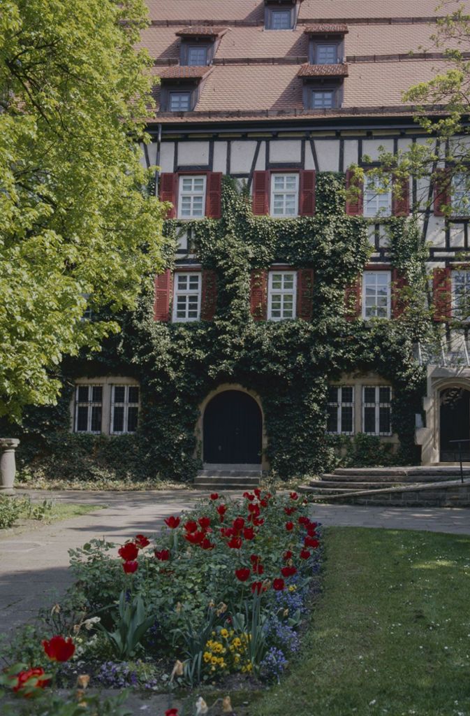 Wer für sein standesamtliches Jawort eine gebührende Umgebung sucht, ist in der ehemaligen gotischen Kapelle im Garten des Heimatmuseums Reutlingen genau richtig.
