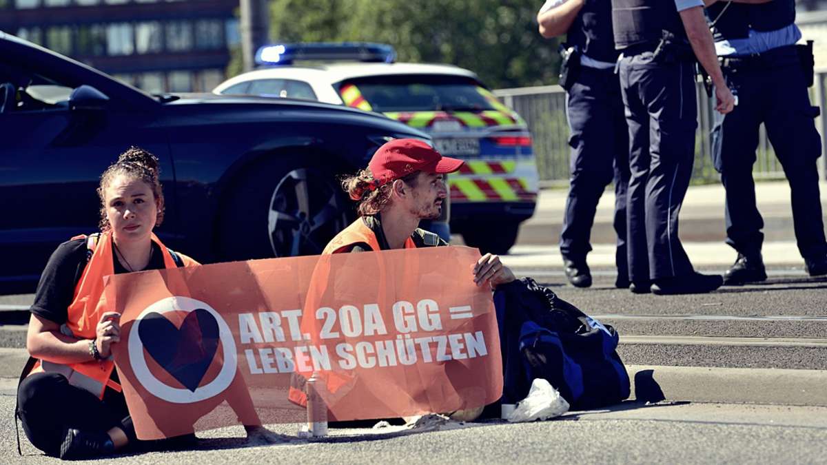Klima-Aktivisten in Mannheim misshandelt?: Disziplinarverfahren gegen Polizistin