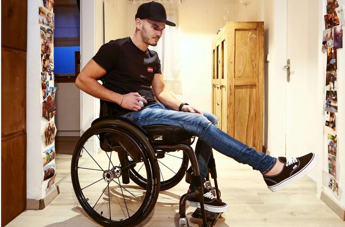 Vor der OP undenkbar: Carsten Gündert kann sein Bein wieder anheben. Foto:  
