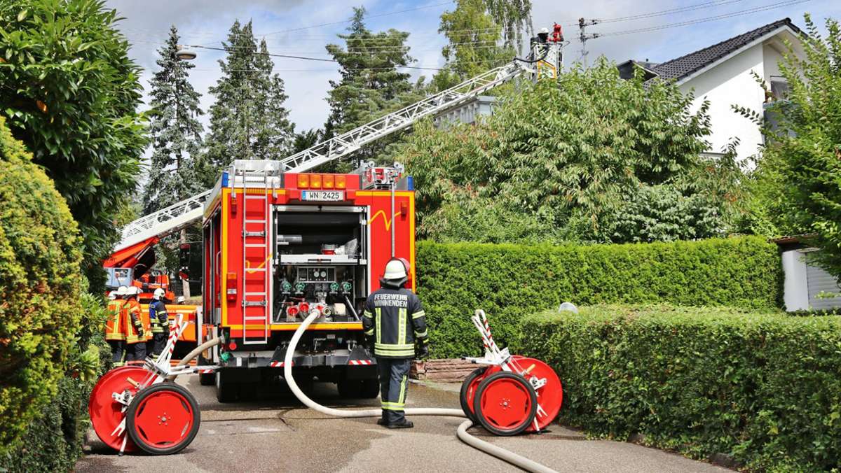 Feuerwehreinsatz in Winnenden: Dachstuhl in Mehrfamilienhaus fängt Feuer
