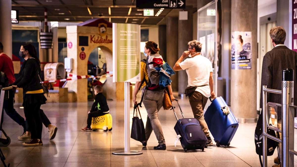 Irritation um Videowand am Flughafen Stuttgart: Am Flughafen wird noch das Frühlingsfest beworben