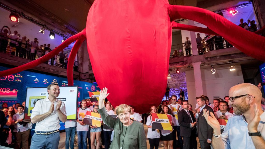 Ausstellung in Berlin: Angela Merkel eröffnet begehbares Parteiprogramm