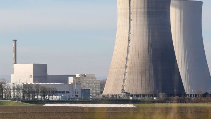 Feuerwehr rückt zu Schwelbrand im Kernkraftwerk aus
