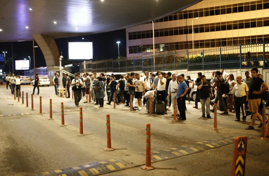 Der Ankunfts- und der Abflugbereich des größten Flughafens der Türkei wurden vollständig gesperrt.