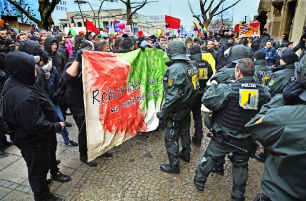 Am Rande der „Demo für alle“ kam es zu Konflikten zwischen Gegendemonstranten und der Polizei, bei der Beamte und Teilnehmer verletzt wurden. Foto: Lichtgut/Horst Rudel