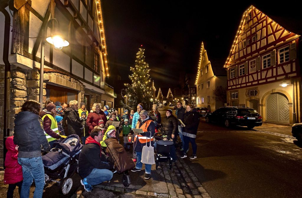 Richtig schöne Stimmung ergibt sich jedes zweite Jahr im Ditzinger Stadtteil Schöckingen, auch andernorts sind die abendlichen Treffen beliebt. Foto: factum//Archiv