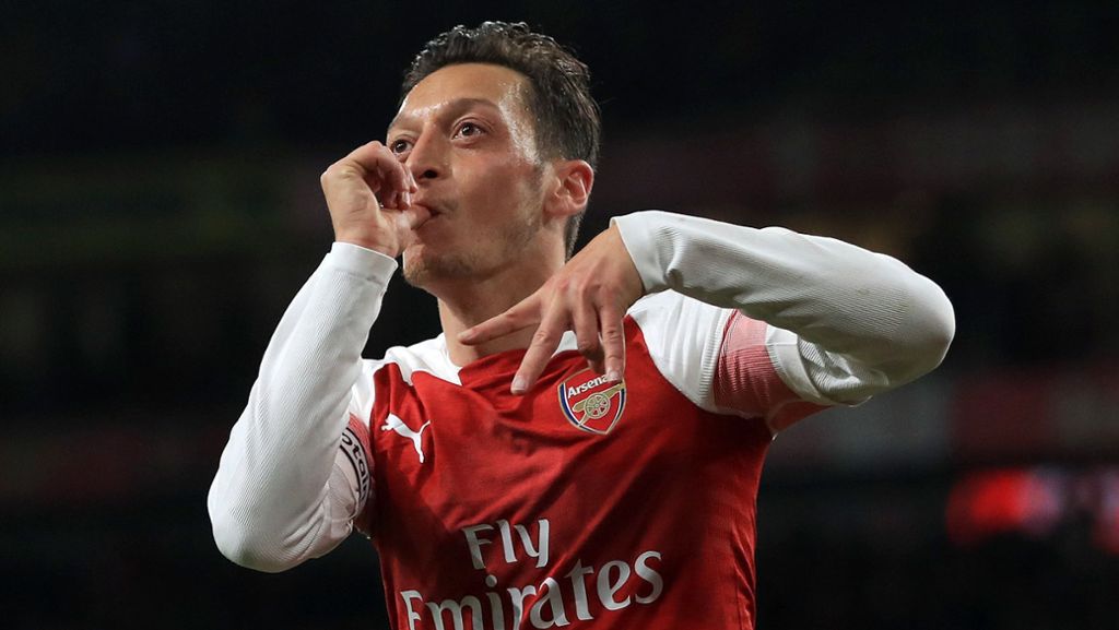  Mesut Özil verzückt die Arsenal-Fans, sogar die Medien loben den Ex-Nationalspieler. Das war nicht immer so – aber Kritiker lassen den Kicker kalt. 