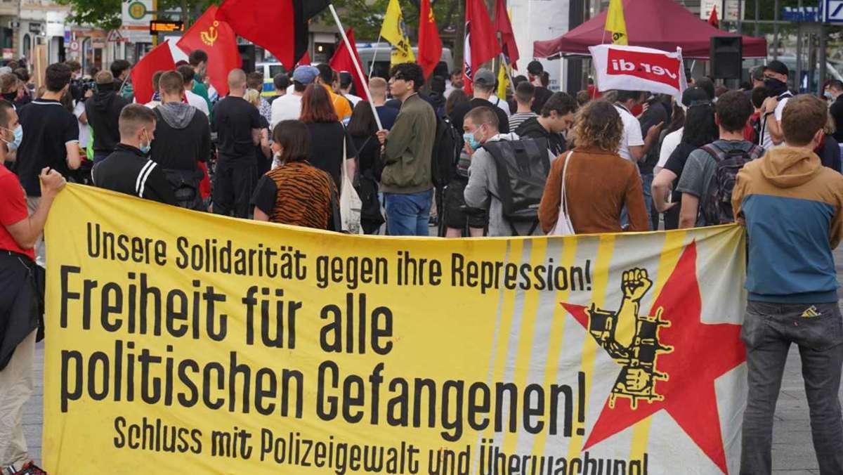 Nach Razzien in Stuttgart: Antifaschisten bekunden Solidarität mit Tatverdächtigen