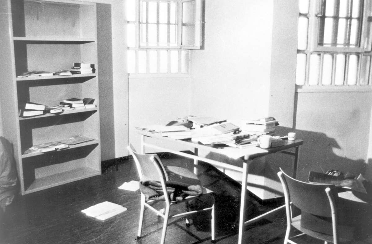 Die Gefängniszelle von Gudrun Ensslin in der Strafanstalt Stuttgart Stammheim, aufgenommen im Jahr 1975.