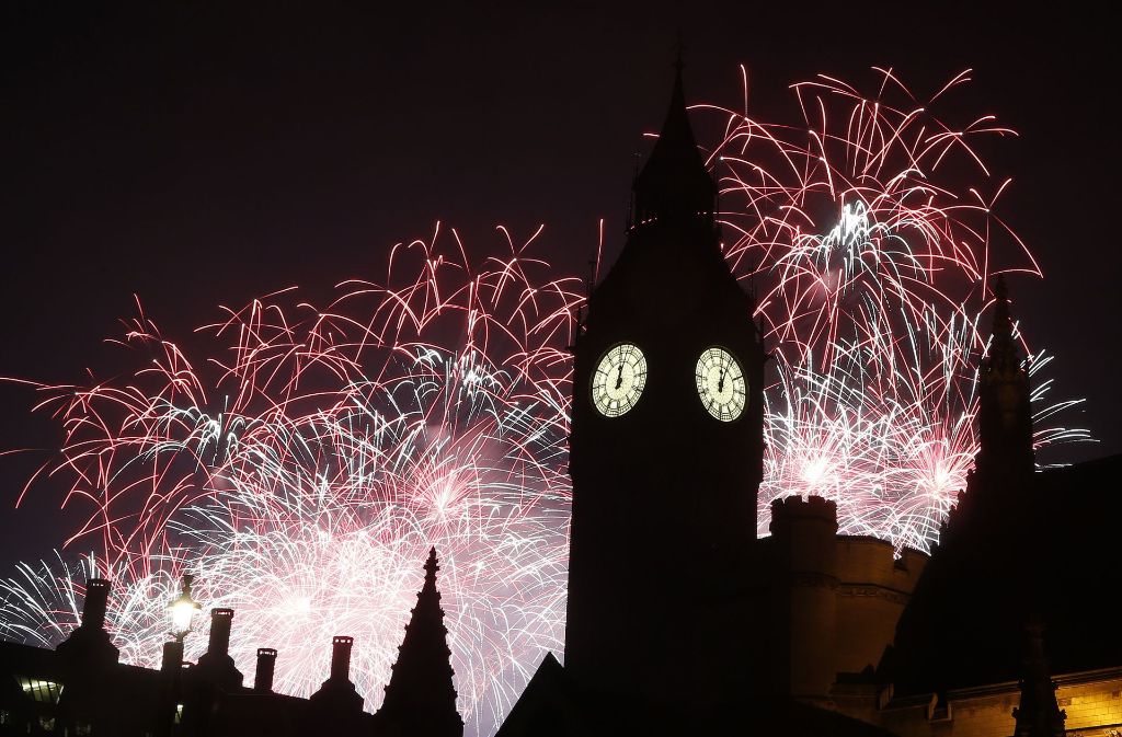 Der Big Ben in London zeigt an, dass das Neue Jahr beginnt.