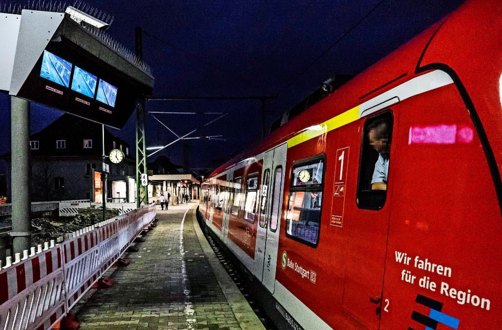 Dauerbaustelle Feuerbach: Wieder können dort keine S-Bahnfahrgäste längere Zeit nicht ein- und aussteigen Foto: Lichtgut/Max Kovalenko