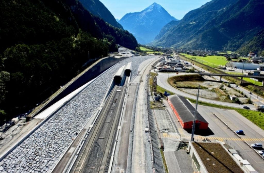 Bei Erstfeld im Kanton Uri verschwindet der Tunnel für 57 Kilometer im Berg. Foto: Alptransit