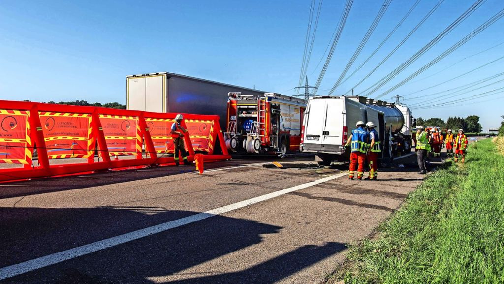 Tödlicher Unfall auf der A 81 bei Pleidelsheim: Rote Wand sperrt Gaffer aus