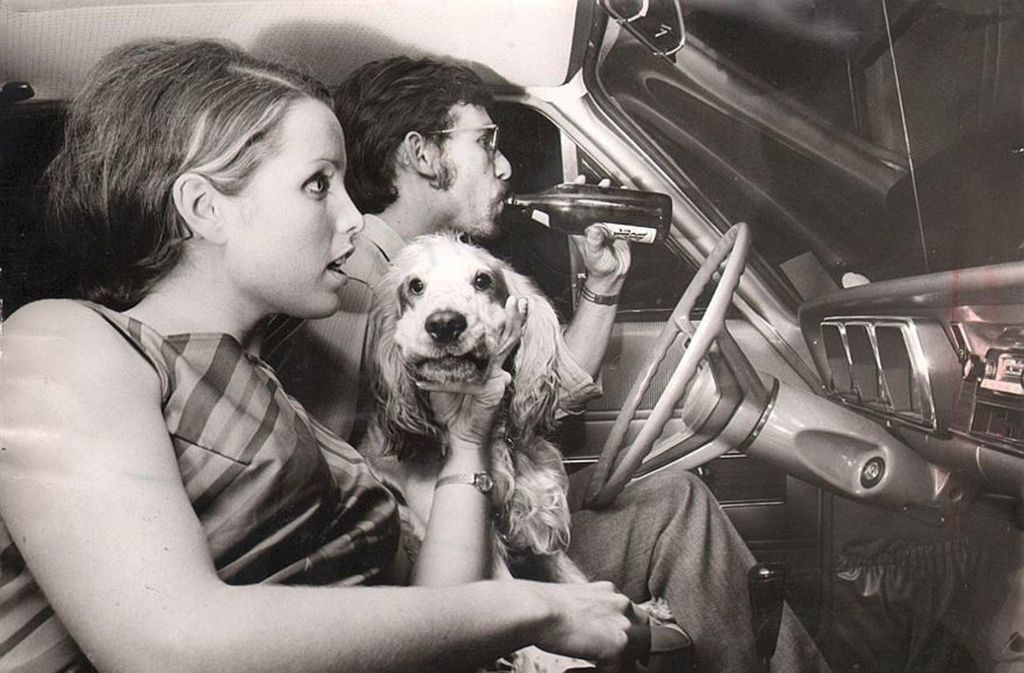 Mit Bier und Hund bei der Premiere des Autokinos Kornwestheim im Sommer 1969.