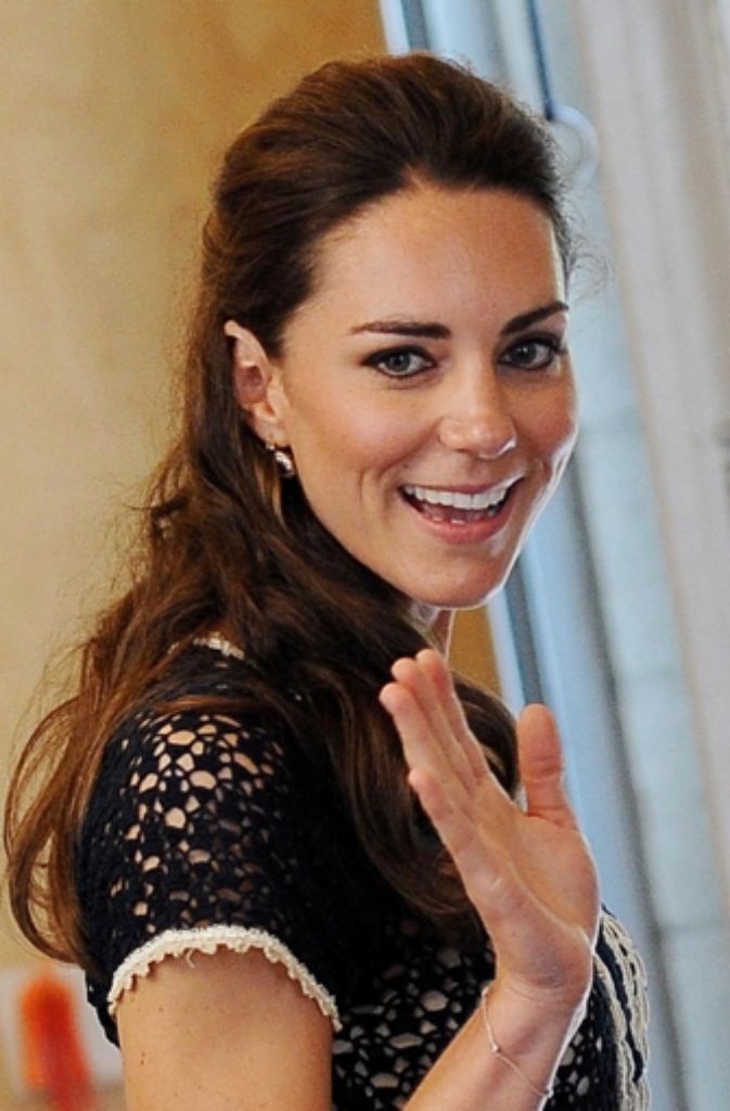 Dezember 2003: Kate trennt sich von ihrem Freund. Deshalb wird angenommen, dass sie und William ein Paar sind.