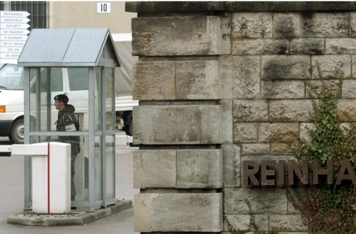 Die Stadt Ellwangen ist nach Karlsruhe, Mannheim, Freiburg und Tübingen als fünfte Landeserstaufnahmestelle für Flüchtlinge im Gespräch. Am 24.09.2014 wurden Pläne vorgestellt, auf dem Gelände der ehemaligen Reinhardt-Kaserne 500 bis maximal 1000 Flüchtlinge unterzubringen.  Foto: dpa