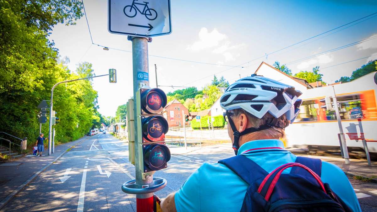 Böblinger Straße in Kaltental: Erste Markierungen für Pop-up-Radweg