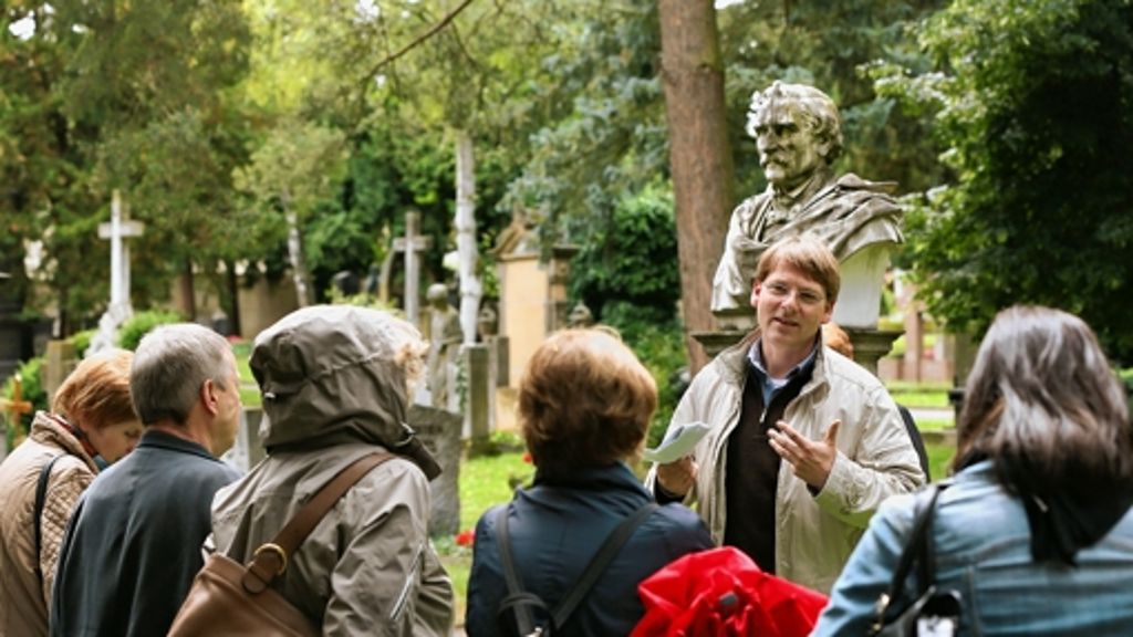  Eine Führung über den Pragfriedhof erzählt von Menschen und ihrer letzten Ruhestätte. 