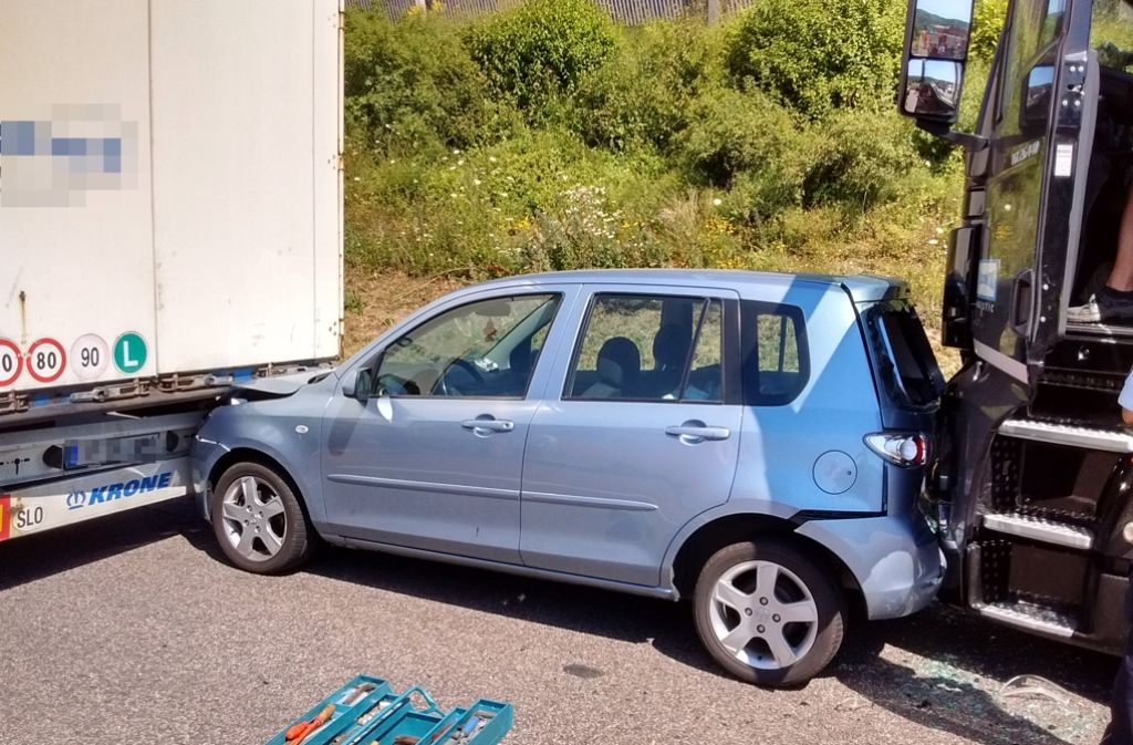 Bei einem Unfall auf der A8 zwischen dem Dreieck Leonberg und Leonberg-West wurden drei Fahrer verletzt.
