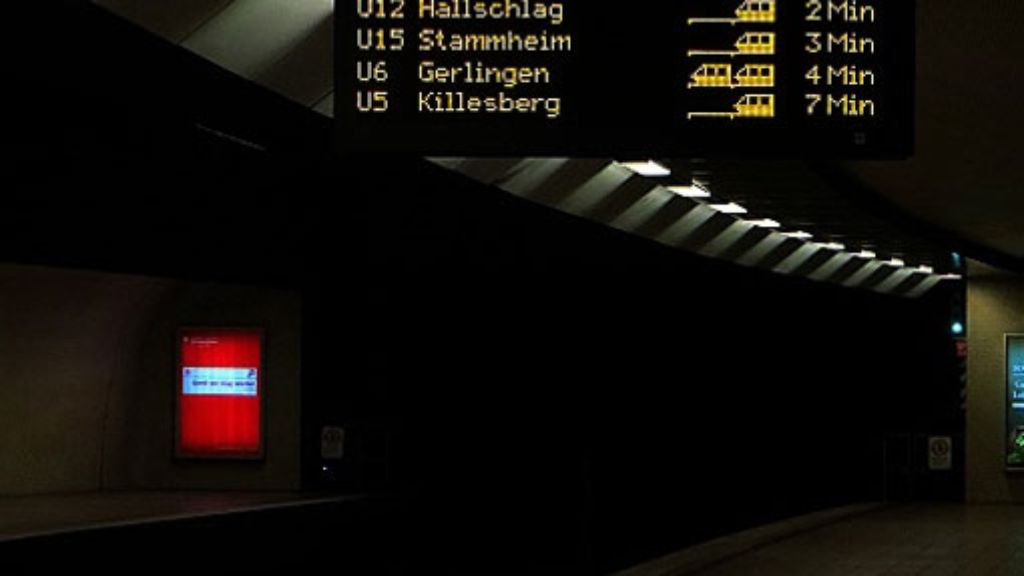 Blaulicht aus Stuttgart: 27. April: Betonplatte auf Gleise gelegt