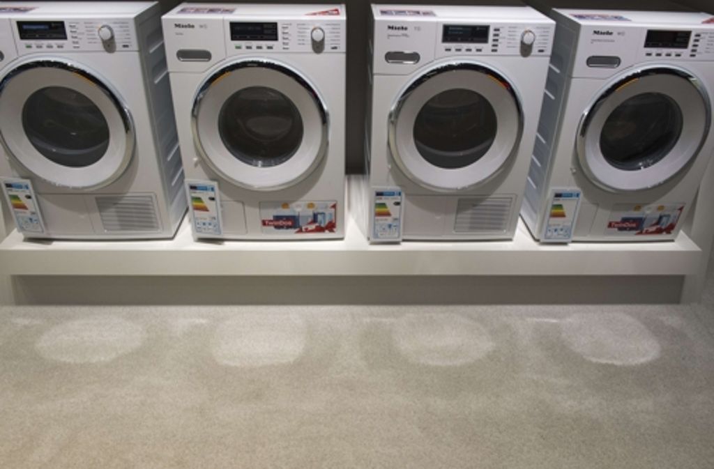 Die Nachfrage nach Haushaltsgeräten ist gut: bei Großgeräten wie Waschmaschinen wird fürs Gesamtjahr ein Plus von vier Prozent erwartet.