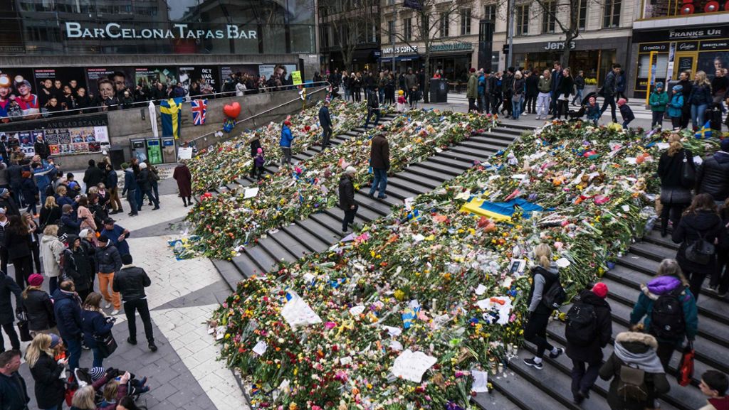 Drei Wochen nach Terror in Schweden: Fünftes Todesopfer nach Anschlag in Stockholm