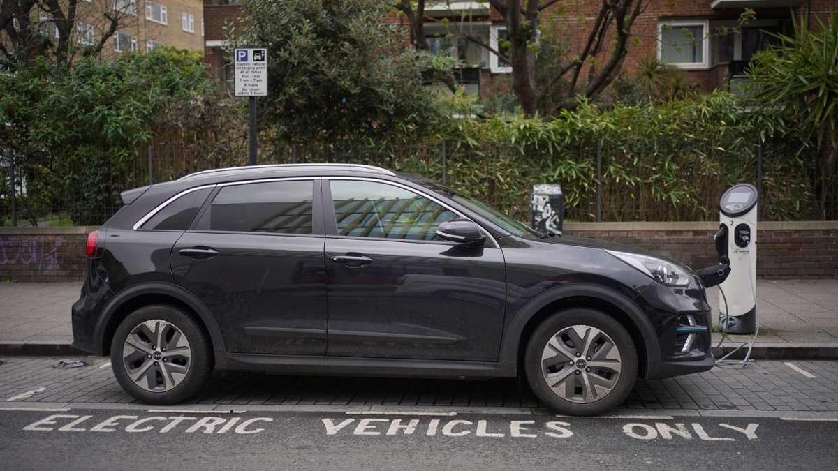 E-Autos: Erneut weniger Elektroautos im März - Ziel in weiter Ferne