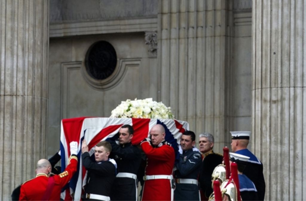 Weiße Rosen und pompöse Feierlichkeiten: Margaret Thatchers Beerdigung, Wir zeigen Bilder von der Abschiedszeremonie.