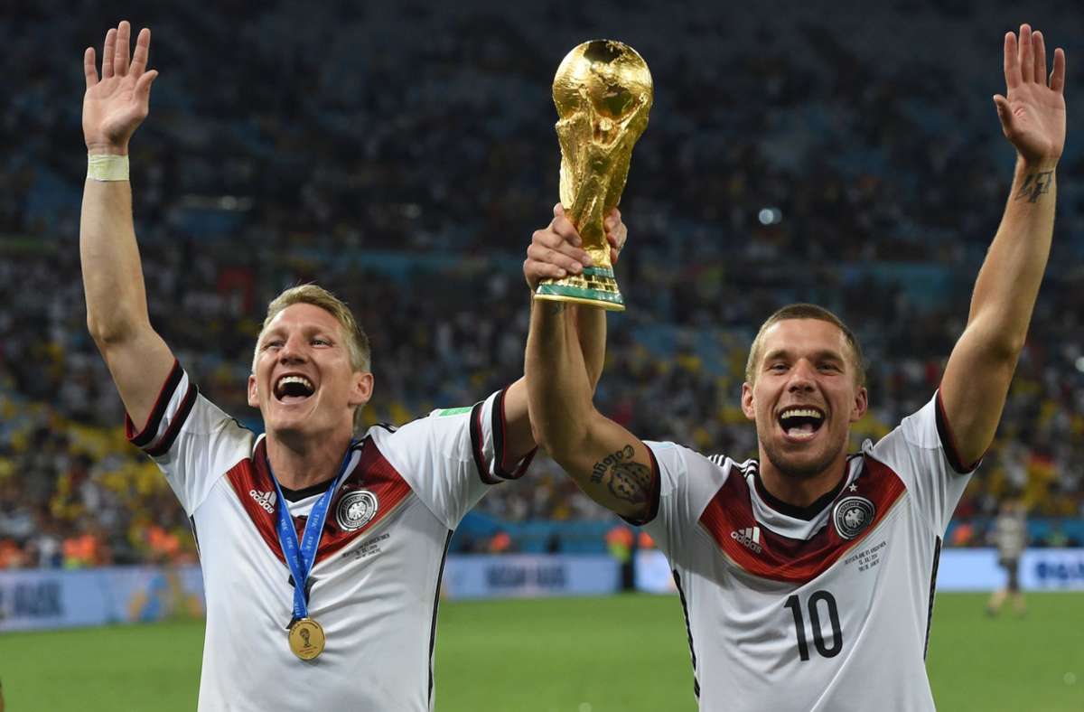 Beim WM-Titel 2014 lief das deutsche Team meist in weißen Shirts mit einer Art Brustbalken in Rot auf. Eine Besonderheit: Erstmals waren auch die Hosen weiß, nicht schwarz.