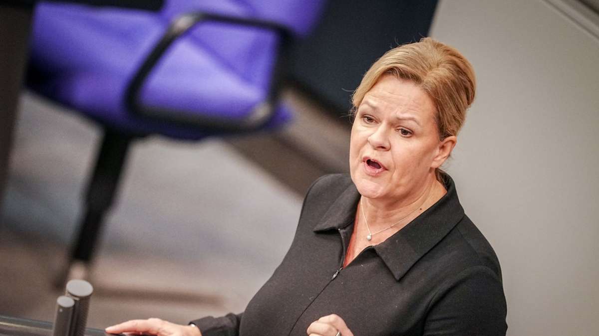 Innenministerin Nancy Faeser (SPD) landet mit einer Bewertung von 14,7 . . .
