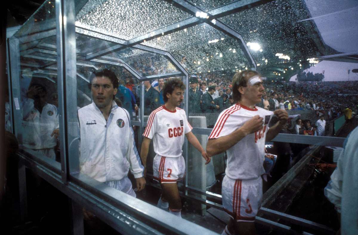 Im Halbfinale trifft Italien (links Carlo Ancelotti) im Neckarstadion auf die UdSSR.