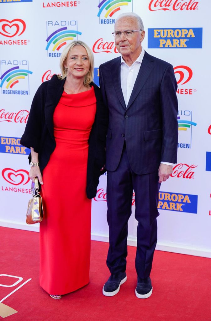 Franz Beckenbauer und seine Ehefrau Heidi kommen im Europa-Park zur Verleihung der Radio Regenbogen Awards.