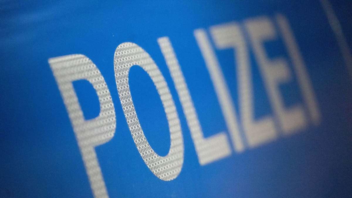Vorfall am Stuttgarter Hauptbahnhof: Bahnmitarbeiterin und Polizisten attackiert – 27-Jähriger in Gewahrsam