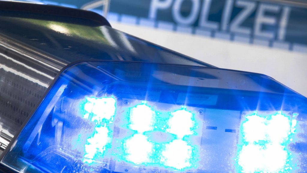  In einer Flüchtlingsunterkunft in Ostfildern kommt es zu einem Streit bei dem ein 30-jähriger Mann mit einem Messer verletzt wird. Die Polizei nimmt einen Tatverdächtigen fest. 
