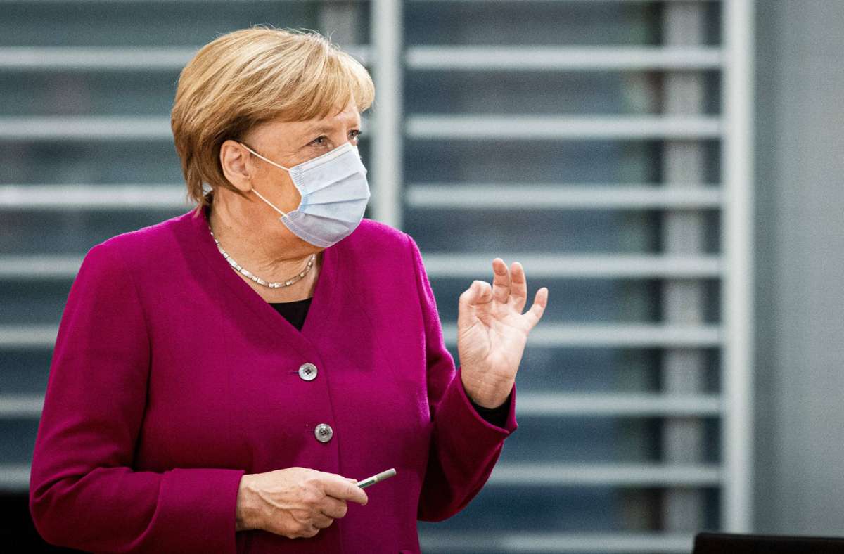 Angela Merkel ist unzufrieden mit den „vielen Schlupflöchern“. Zwei zentrale Gesprächsthemen: Maskentragen im öffentlichen Raum und ein Beherbergungsverbot für Reisende.