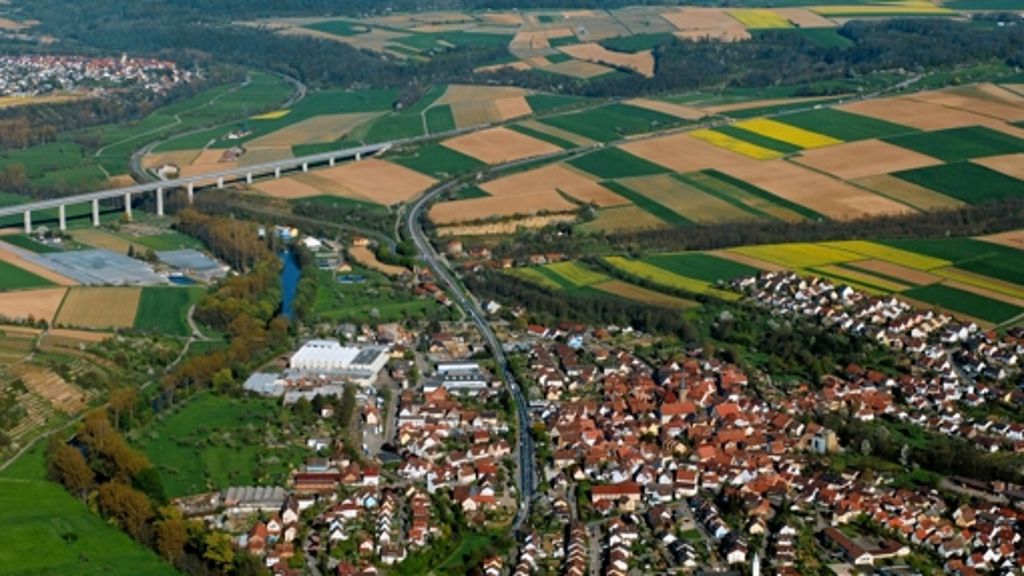  Sowohl eine Umfahrung von Enzweihingen, als auch ein Tunnel unter der B 10-Ortsdurchfahrt bringt dem Ort laut einer neuen Studie Entlastung. 