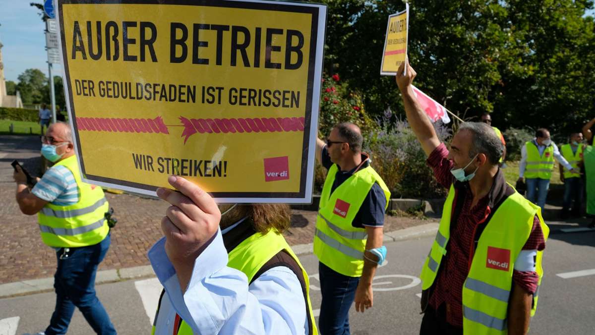  Weil sich der Verband Baden-Württembergischer Omnibusunternehmer und die Gewerkschaft Verdi nicht einig werden, müssen Pendler im Kreis Ludwigsburg mit Ausfällen rechnen. 