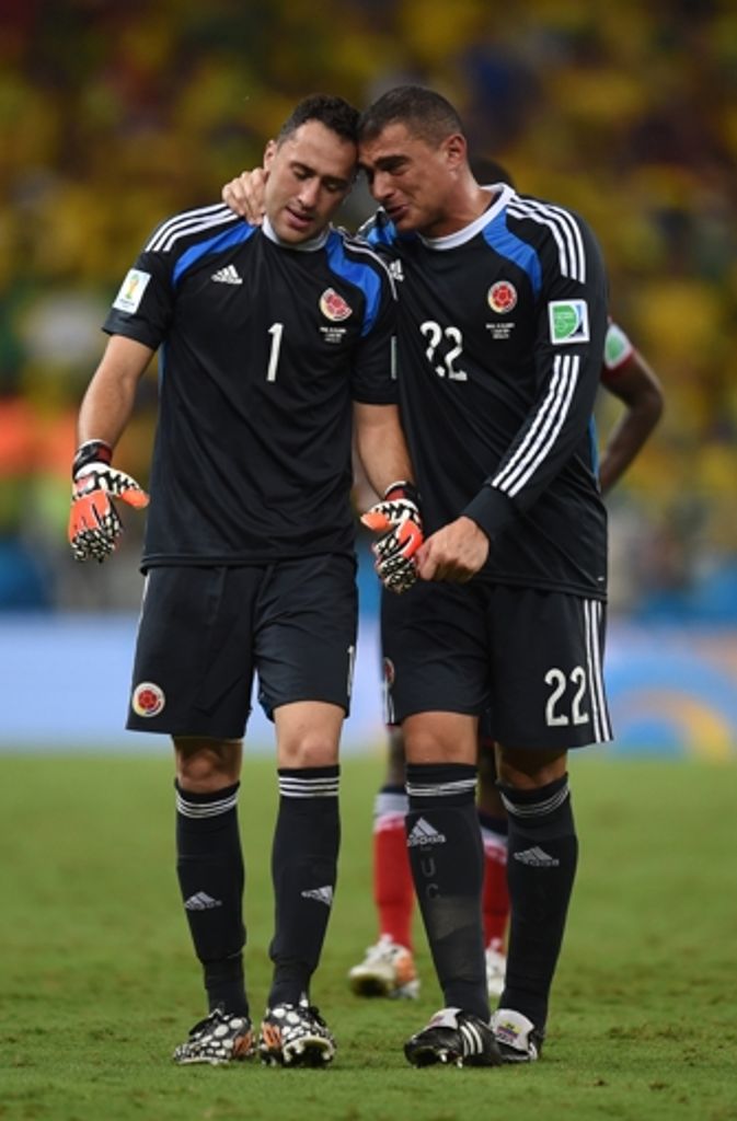 Die kolumbianischen Torhüter David Ospina (links) und Faryd Mondragon (rechts) waren nach dem WM-Aus im Viertelfinale zutiefst enttäuscht.