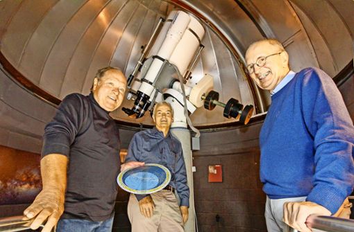Heinz-Joachim Stärke, Ekkehart Kaufmann und Karl Dieter Scheck haben ein gemeinsames Hobby: die Astronomie. Foto: factum/Bach